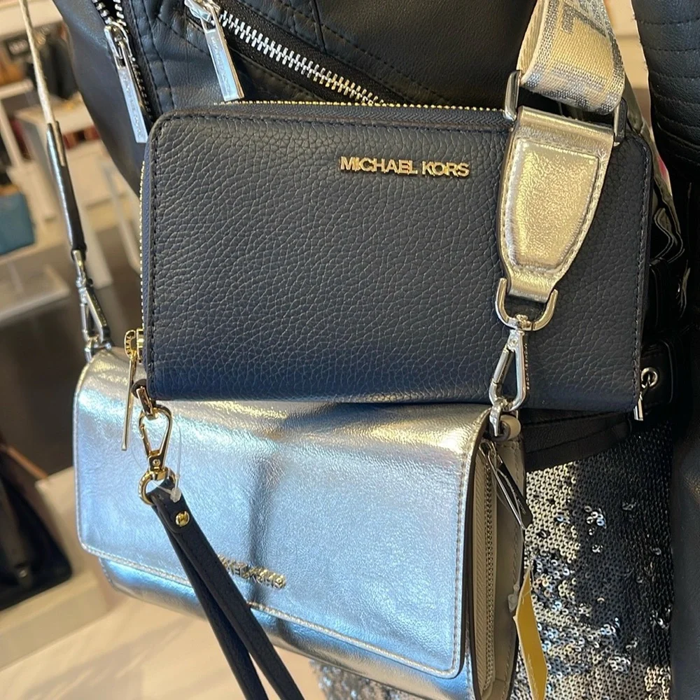 MICHAEL KORS LARGE FLAT MULTIFUNCTION PHONE CASE WALLET WRISTLET  NAVY COLOR NWT